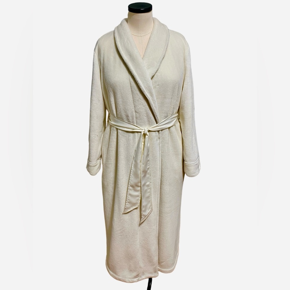 Soma plush double-sided ivory robe. Size Large (L)